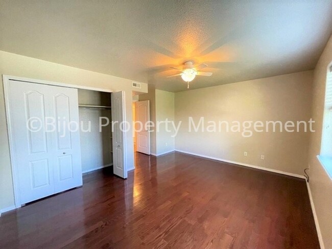 Building Photo - 6735 Delmonico Dr