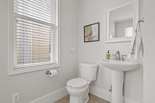 Building Photo - 537 N Mary St