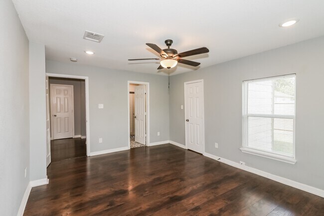 Building Photo - 11215 Munn St