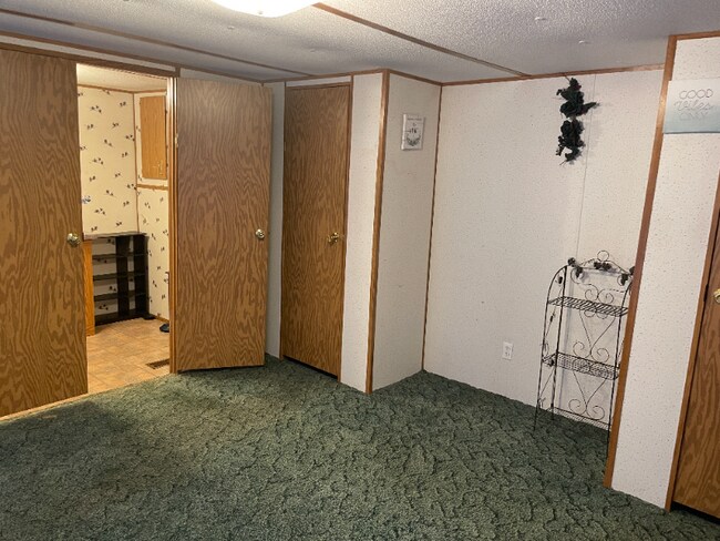 Building Photo - 913 E Avera Ave