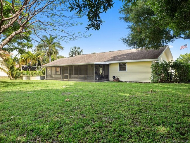 Building Photo - 2468 N W Everglades Blvd