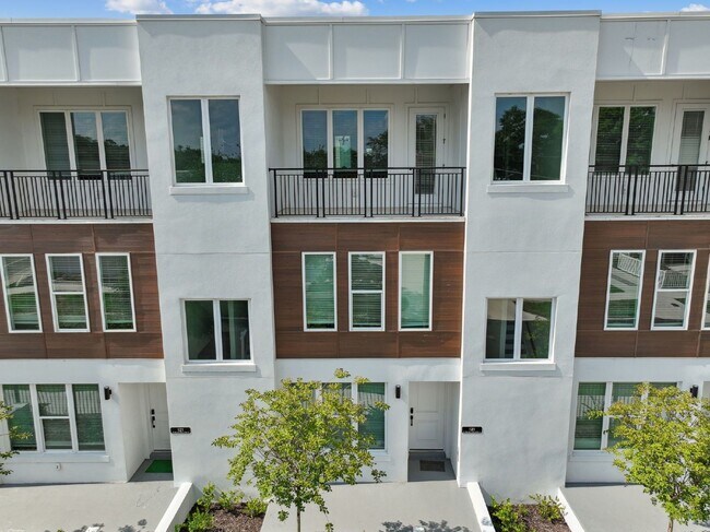 Building Photo - Luxurious 3 Bedroom Condo with Spacious Layout and Prime Location in Tampa, FL!