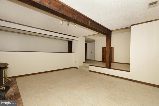 Building Photo - 11800 Wolf Run Ln