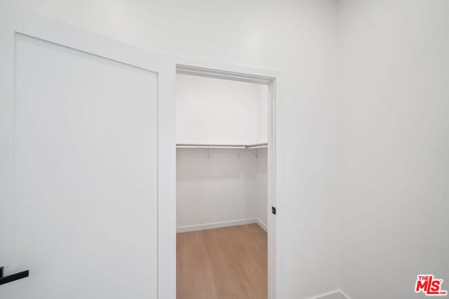 Building Photo - 1513 S Hayworth Ave