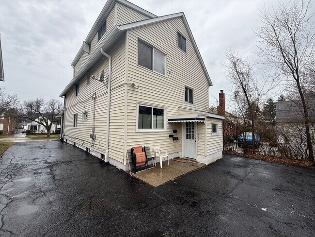 Building Photo - 1405 Sheffield Rd