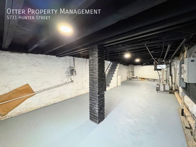 Building Photo - 5731 Hunter St