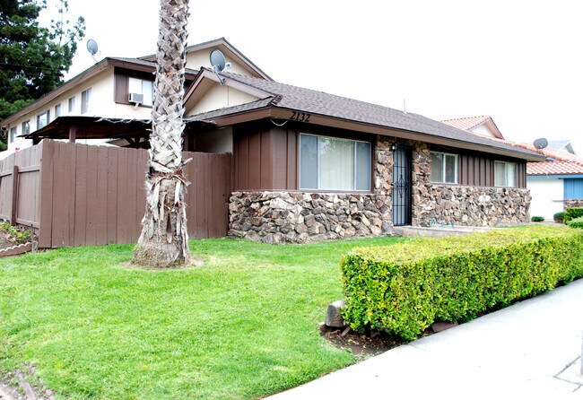 Primary Photo - 2132 Associated Rd