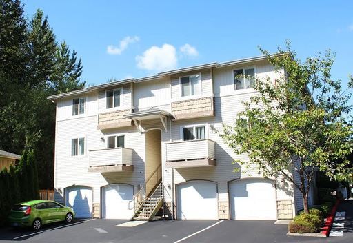 Building Photo - Lovely Silver Lake Townhome with Garage- AVAILABLE NOW