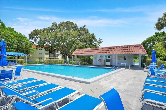 Building Photo - 8941 S Hollybrook Blvd