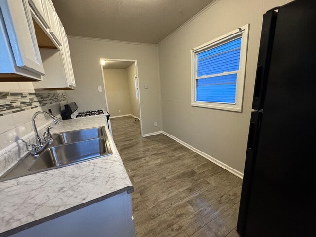 Building Photo - Modern 3Bedroom 1 Bath One-Level Home