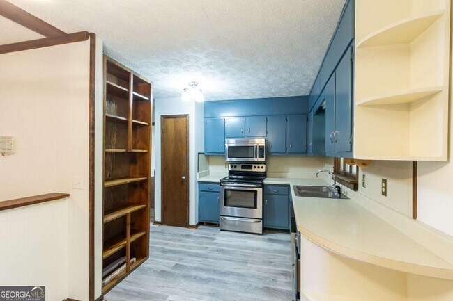 Building Photo - 3850 Apache Ln