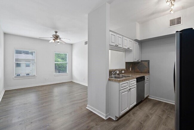 Building Photo - 2106 Cullen Ave