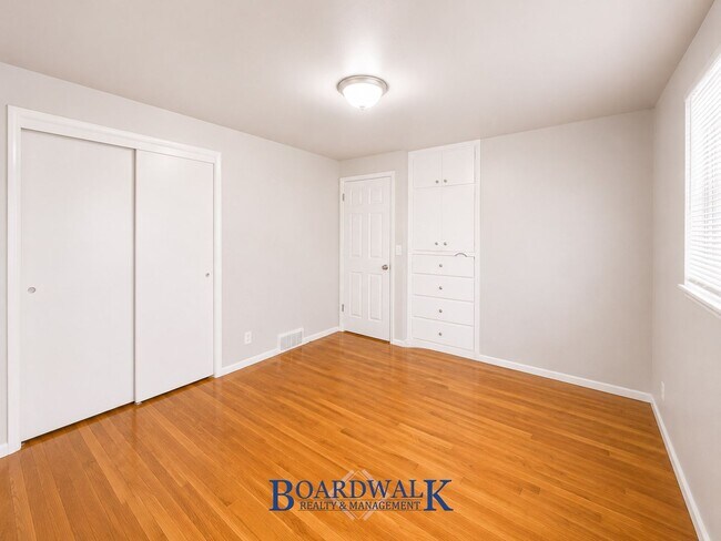 Building Photo - 1016 E 3825 S