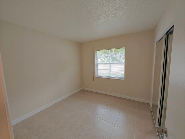 Building Photo - 8750 Royal Palm Blvd