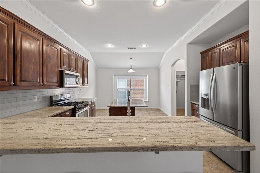 KITCHEN - 6124 Amberjack Trl