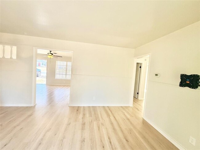 Building Photo - 5330 Wellington Dr