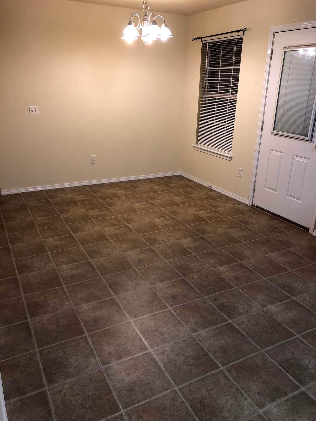 Dining Area - 600 Woods Dr