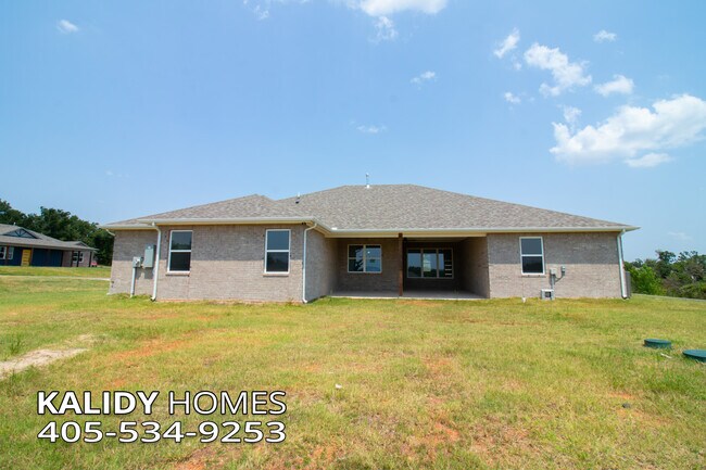 Building Photo - 17584 Salma Rd