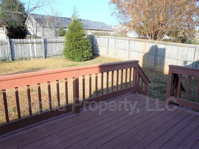 Building Photo - 305 Fairdale Dr