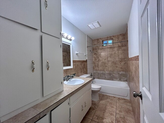 Building Photo - 6200 Palm Cir