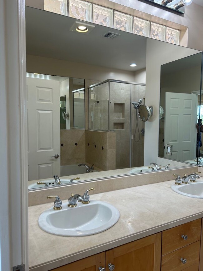 Building Photo - Amazing 3 story free standing contemporary house with terrific ocean views in Playa Del Rey