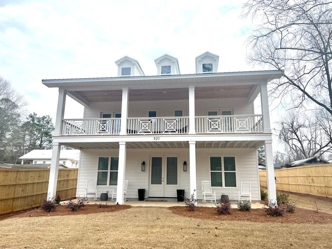 Building Photo - 5 Bed / 5 Bath Home – Available for Fall 2...