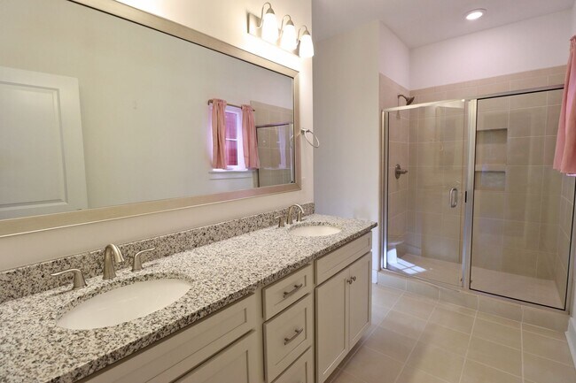 Building Photo - 2 bedroom/2.5 bath home in West Columbia.