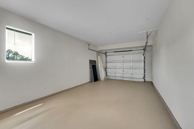 Building Photo - 2073 SE Talwood Ln