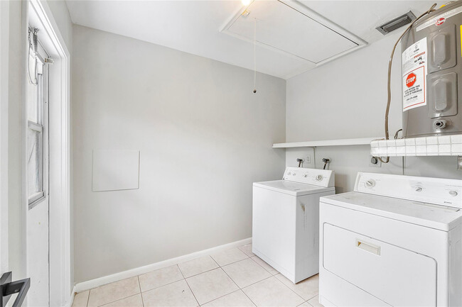 Building Photo - 3843 NW 81st Terrace