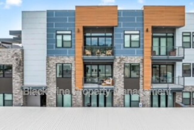 Building Photo - 3850 E Haystack St