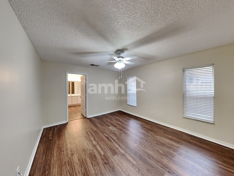 Building Photo - 4417 King Edward Dr