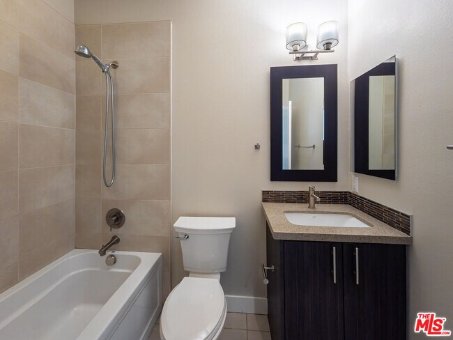 Building Photo - 2753 Waverly Dr