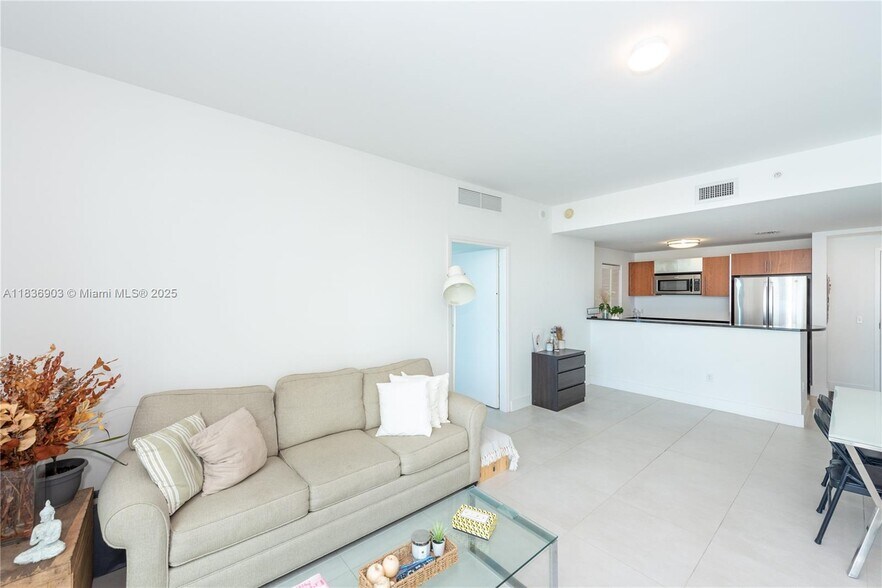 Building Photo - 300 S Biscayne Blvd