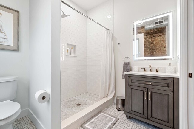 Building Photo - 6 Bed 4 bath Fully Furnished Oakland