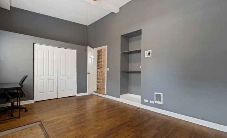 Building Photo - 2219 W 18th Pl