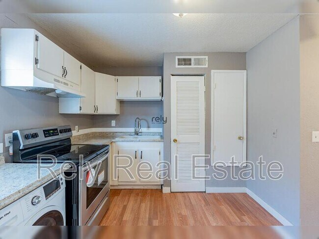 Building Photo - 12740 W Amy Dr