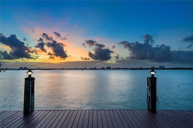 Building Photo - 10350 W Bay Harbor Dr