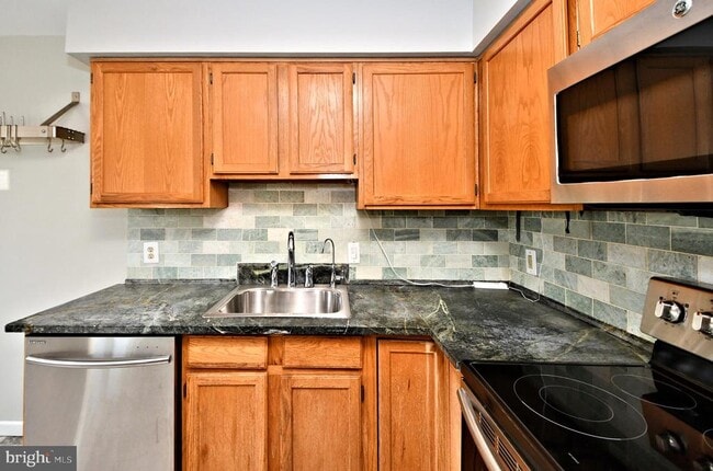 Building Photo - 122 Wheatsheaf Ln