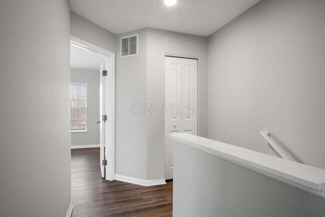 Building Photo - 587 Lazelle Rd