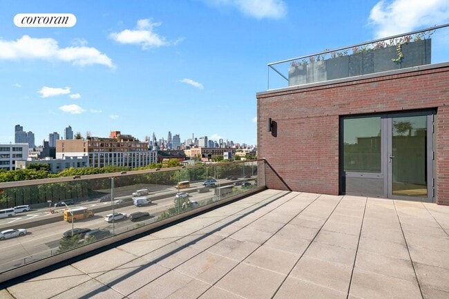 Building Photo - 123 Hope St