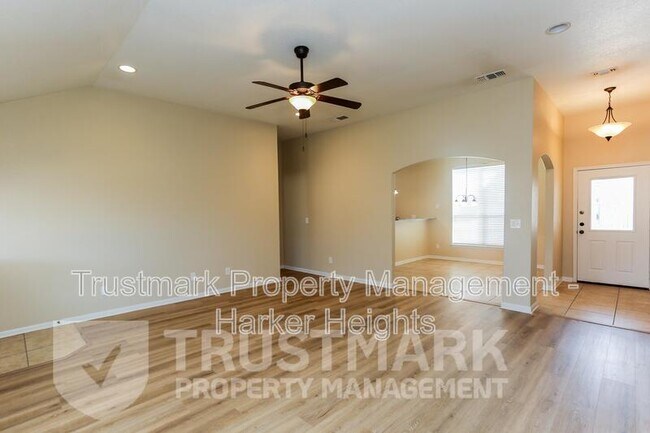 Building Photo - 401 W Libra Dr