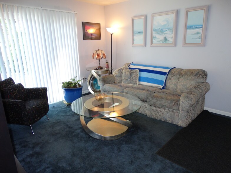 Creekside Apartments 121 Cole Blvd Saint Charles MO 63301 Apartment