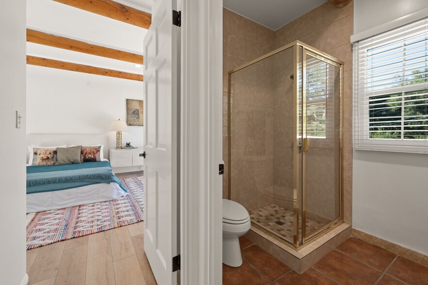 Bath#3, secondary Bed 3/4 bath - 25648 Timpangos Dr