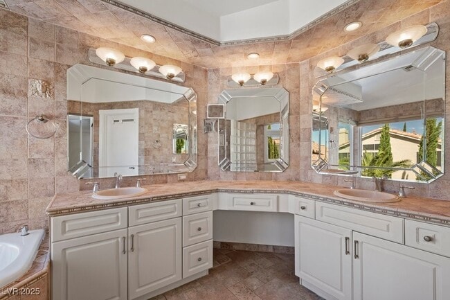 Building Photo - 8420 Haven Brook Ct