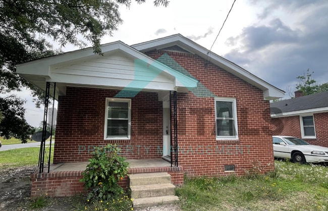 Primary Photo - 901 E 4th St