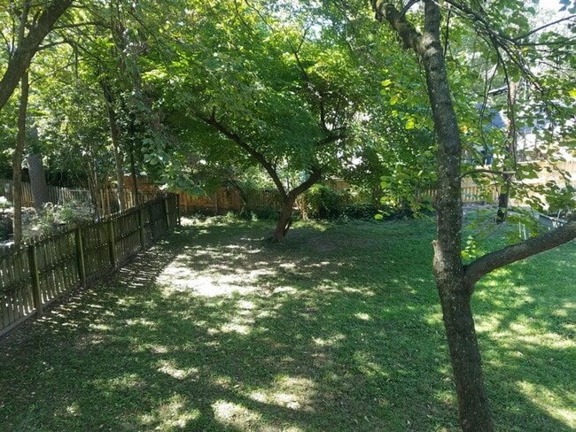 Building Photo - This Hillcrest Bungalow is just what you w...