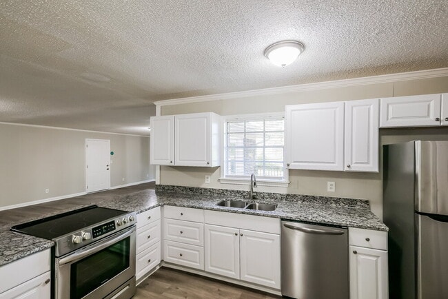 Building Photo - 1316 Airport Ln SW