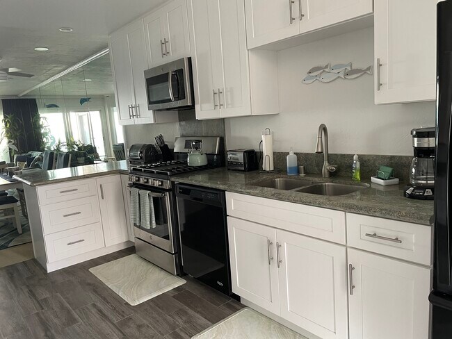 Building Photo - 3755 Ocean Front Walk