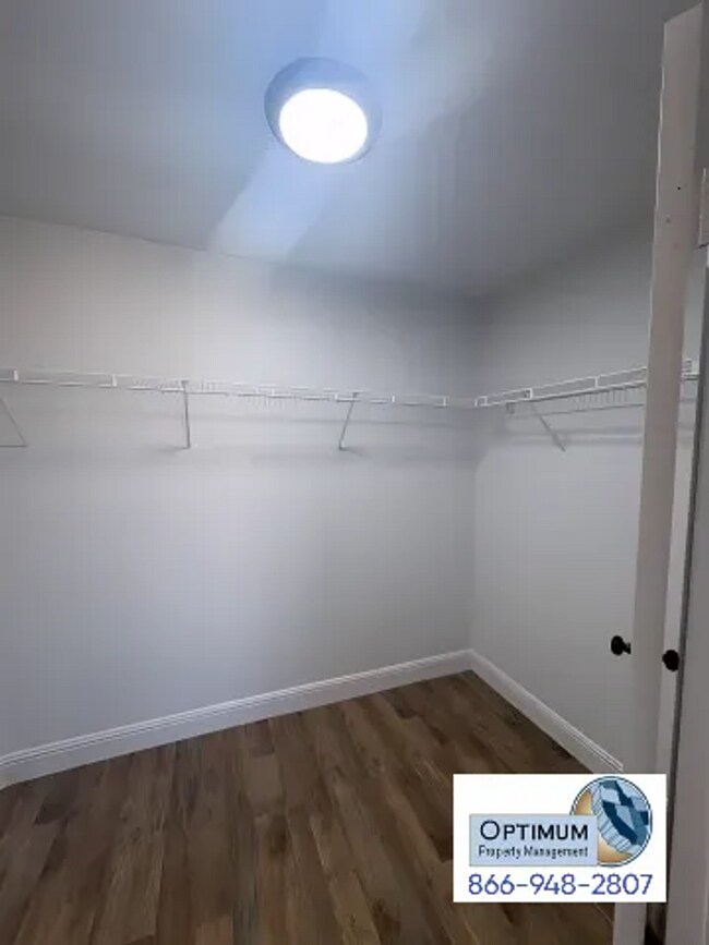 Building Photo - Spacious 4-Bedroom Home with Elegant Finishes & Convenient Location