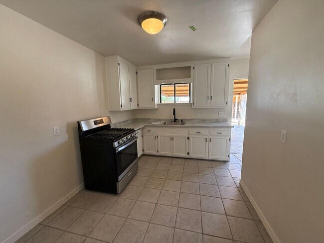 Building Photo - 1835 Palomas Dr NE